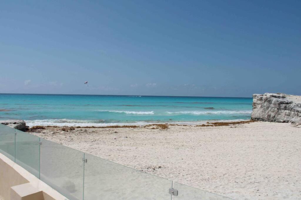Beach Front Renewed Apartment Cancún Kültér fotó