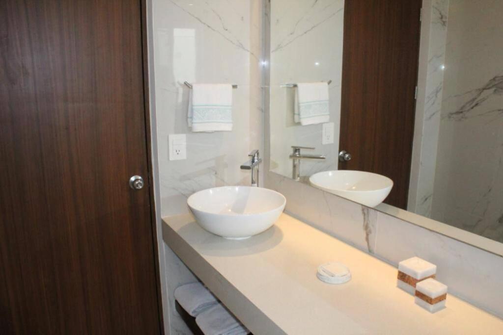 Beach Front Renewed Apartment Cancún Kültér fotó